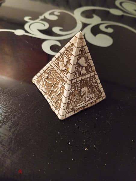 pyramid small 0