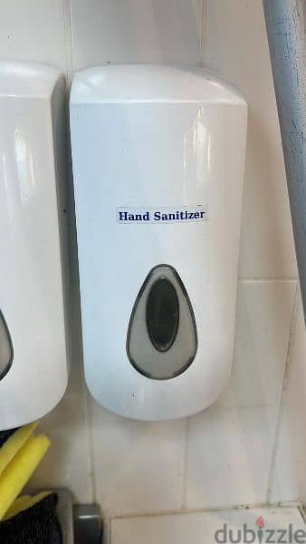 Sanitiser dispenser brand new 1
