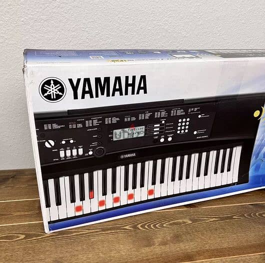 Yamaha EZ Series EZ220AD 61-Key digital Keyboard 2