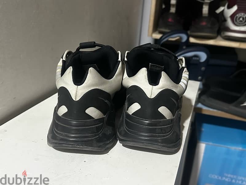 Adidas Yeezy 700 MNVN Size 8us 4