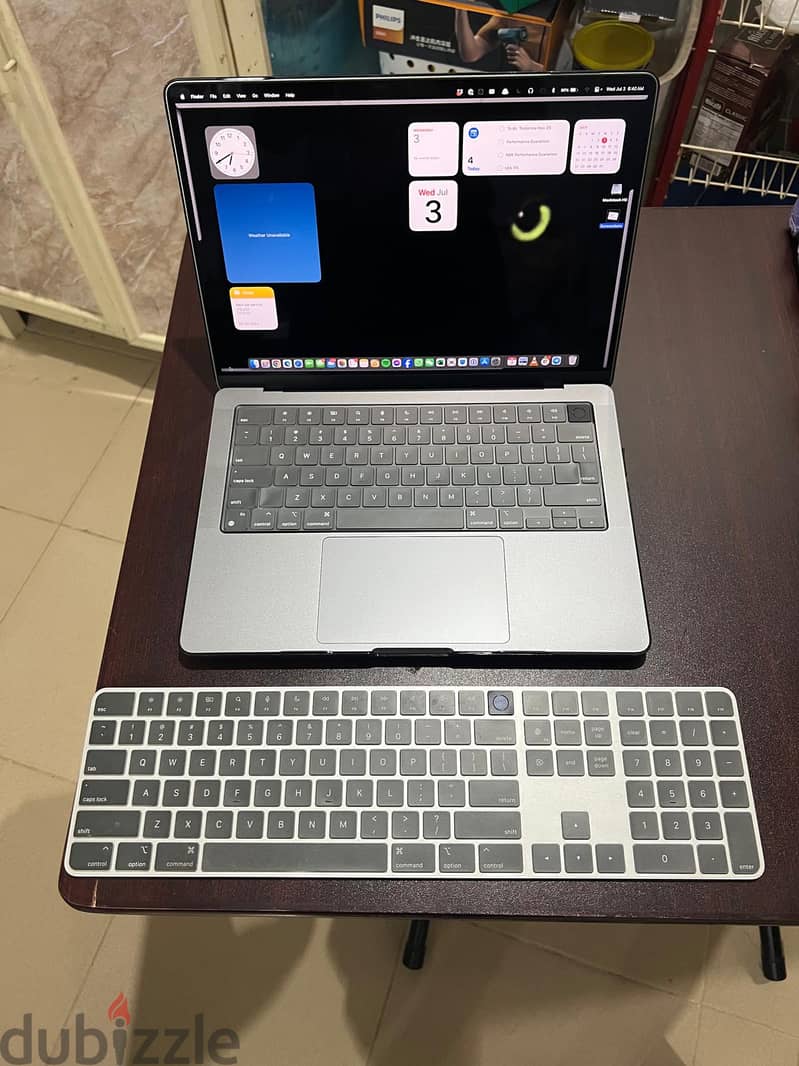 Apple MacBook Pro Laptop M2 Max chip 3