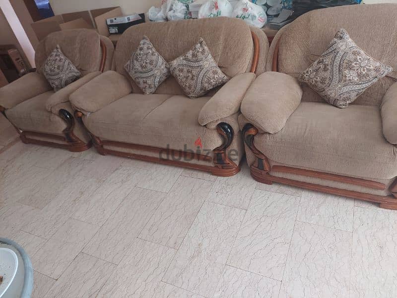 Urgent sale sofa set 1+2+1 . very good condition 0