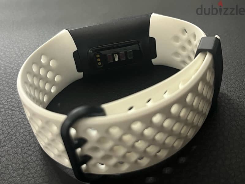 Fitbit Charge 4 4