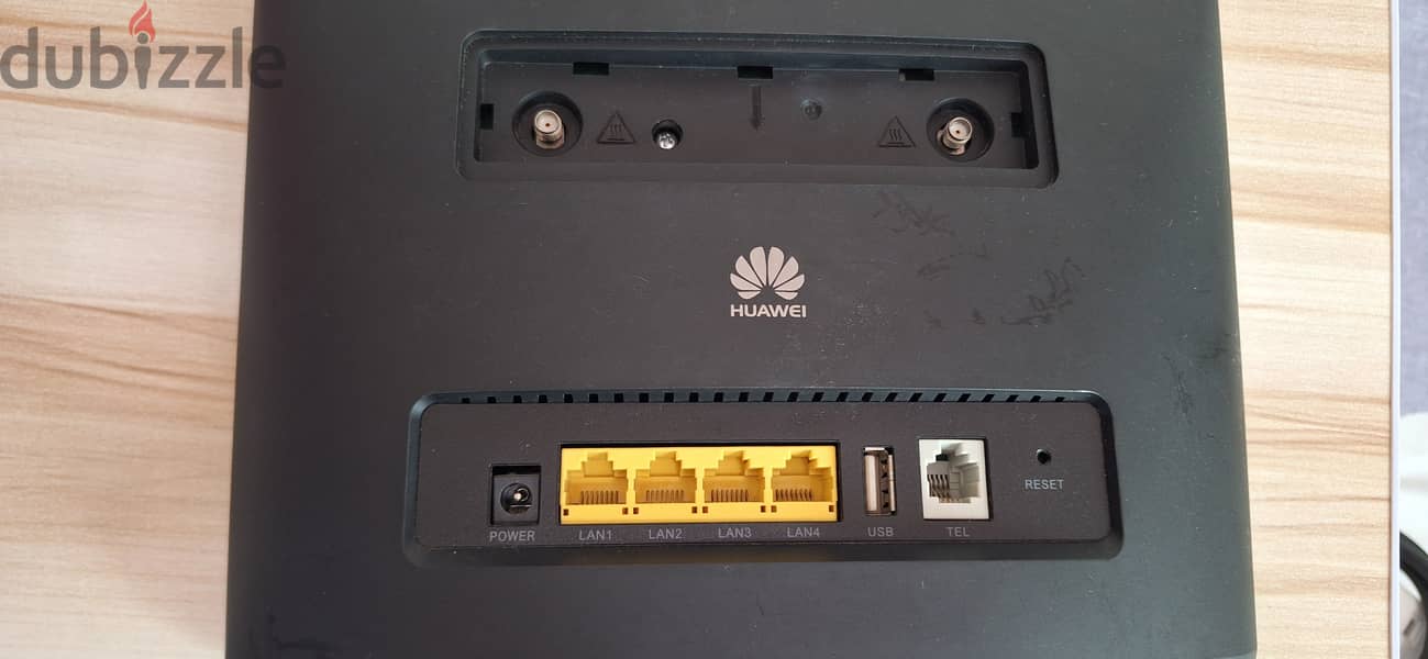 Huawei 4G+ LTE Router B525s-23A 1