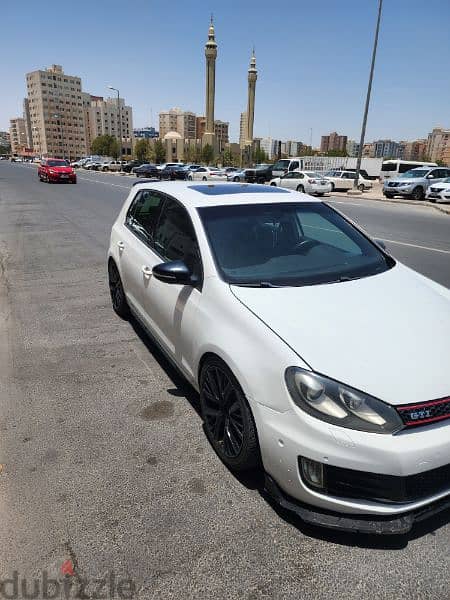 Volkswagen Golf 2010 1