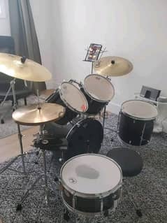 Pearl drum set for sale.
