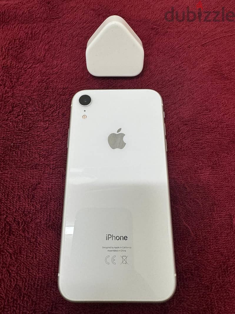 Iphone XR 128 GB in superb condition with adapter,cable and backcover 1