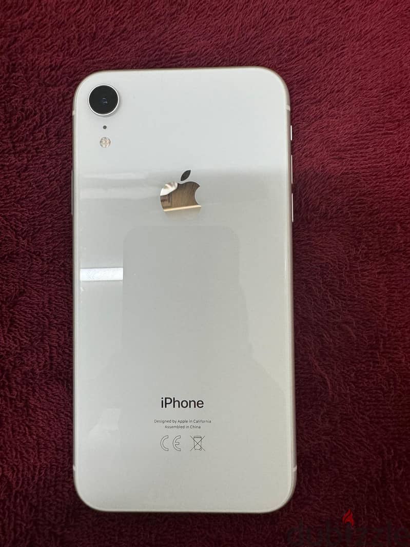 Iphone XR 128 GB in superb condition with adapter,cable and backcover 2