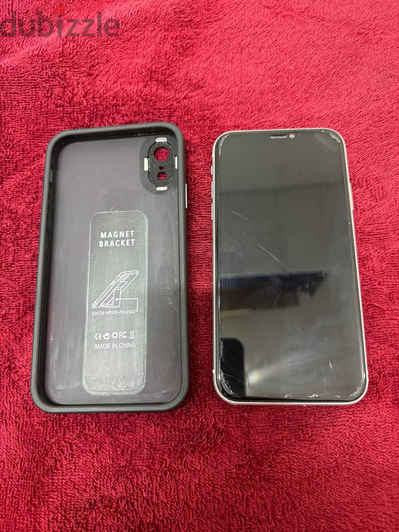 Iphone XR 128 GB in superb condition with adapter,cable and backcover 3