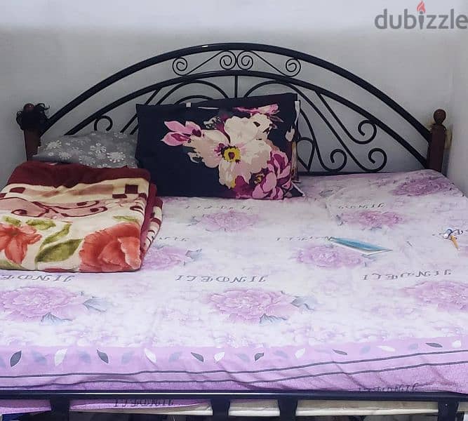 Queen size bed frame for sale 1