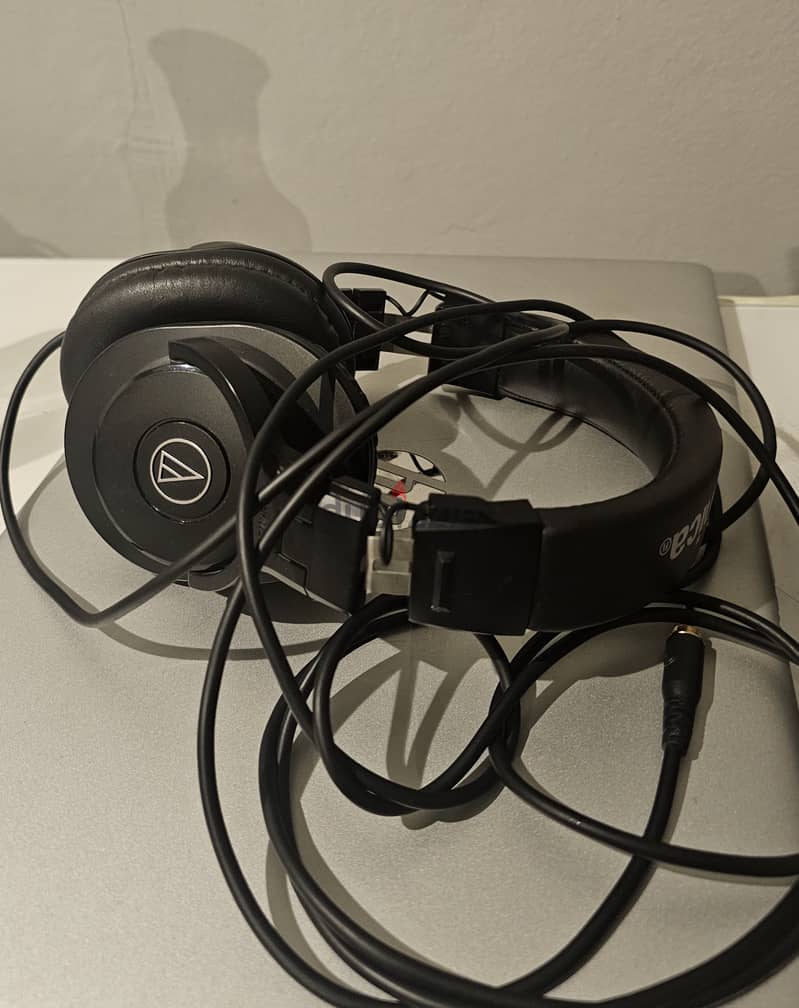 Studio monitor headphone(Audio-technica) 2