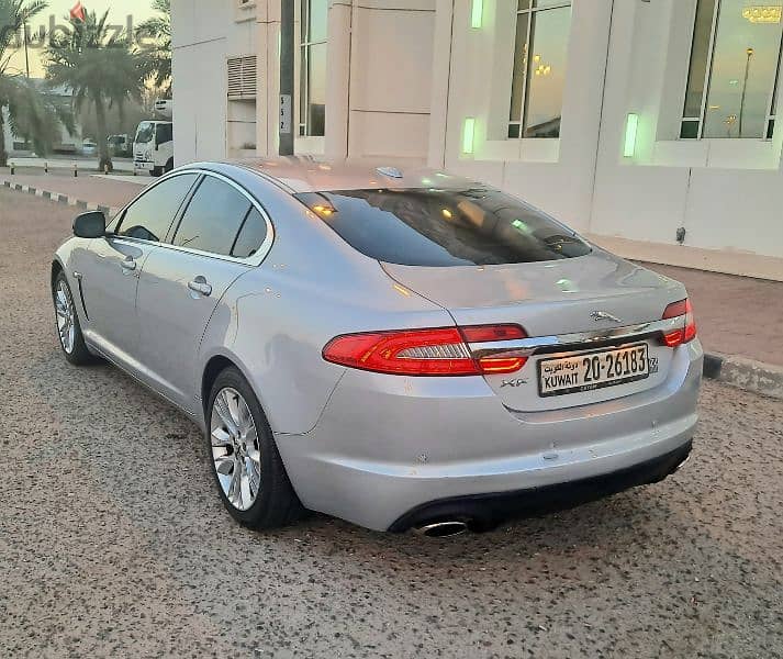 Jaguar XF 2012 3