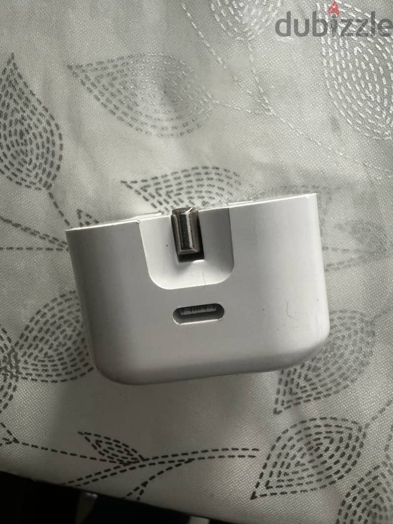 Apple charging adapter 20W for immediate sale 0