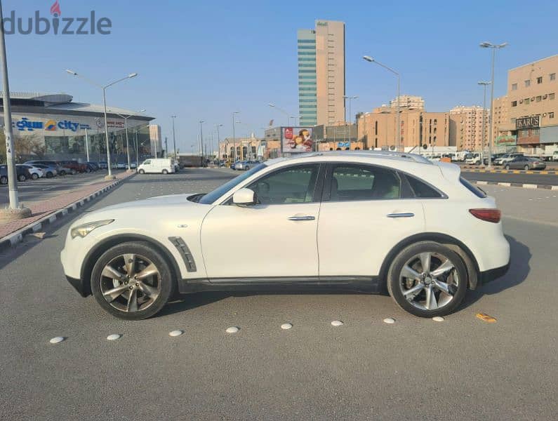 Infiniti FX50S - 2009 White 2