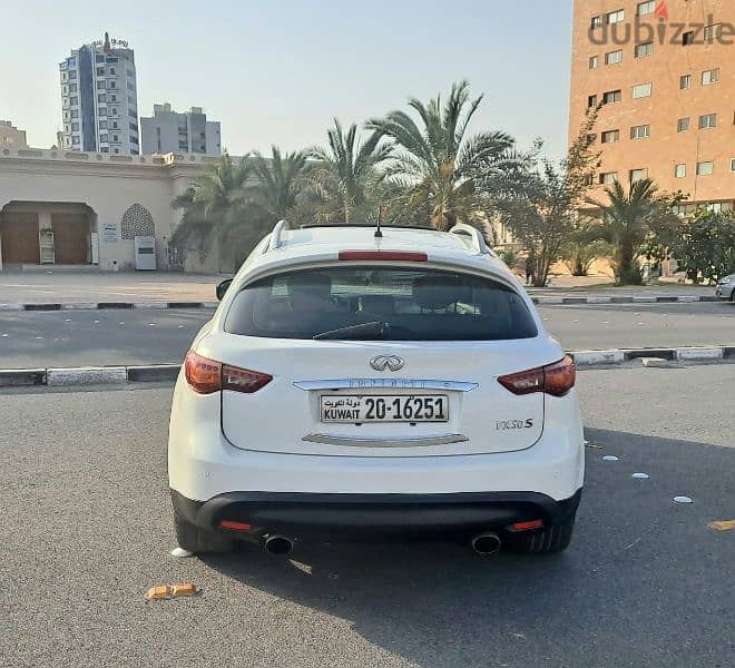 Infiniti FX50S - 2009 White 3