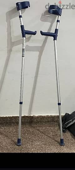 2 crutches 0