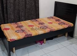 Single wooden bed for Sale سرير خشبي مفرد للبيع 0