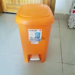 Pedal Bin trush 1.5ltr made in thailand 2kd only