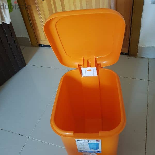 Pedal Bin trush 1.5ltr made in thailand 2kd only 2