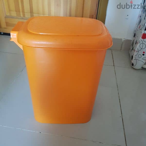 Pedal Bin trush 1.5ltr made in thailand 2kd only 3