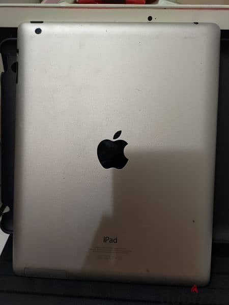 apple Ipad 4 10 inces 32gb with cover and charger, pm me 4