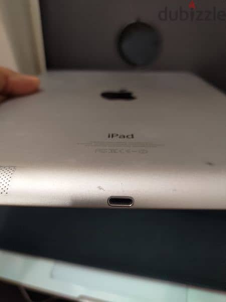 apple Ipad 4 10 inces 32gb with cover and charger, pm me 5