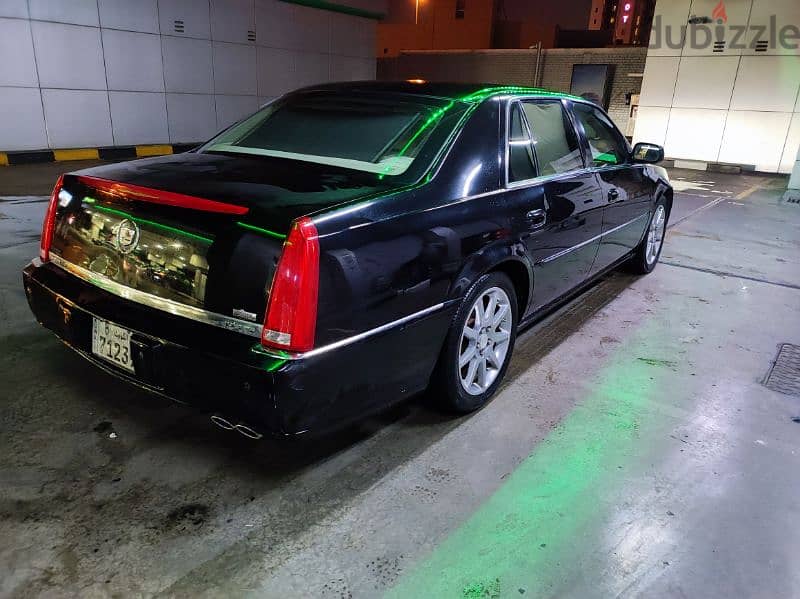 Cadillac DTS V8 1