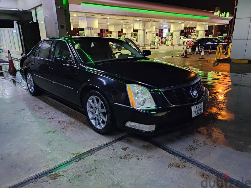 Cadillac DTS V8 3