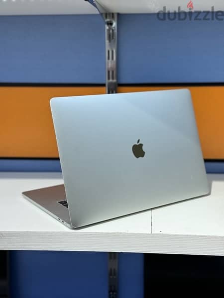 MACBOOK PRO WITH 4 GB GRAPHICS 2