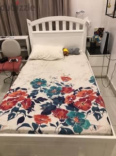 a single sized bed 120 x 200