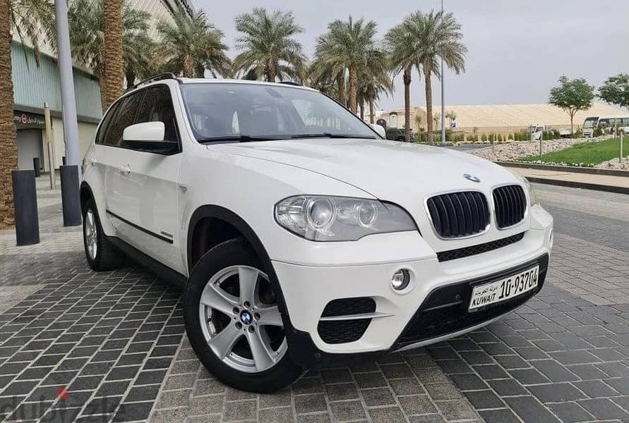 2013 BMW X5 for sale by owner. No accident, original paint. 1