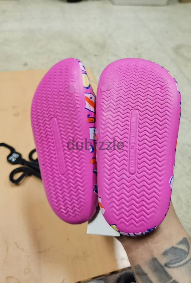 brand new slippers 7kd take all 4