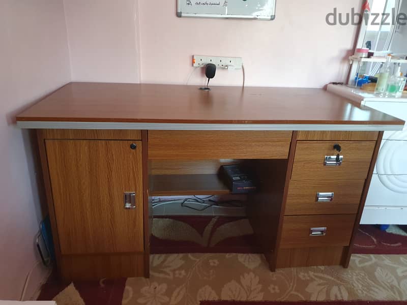 عدد ٢ مكتب استعمال خفيف 2 desk good condition 1