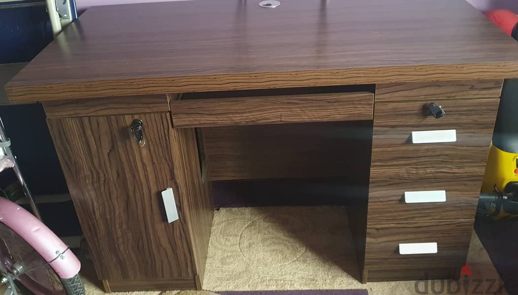 عدد ٢ مكتب استعمال خفيف 2 desk good condition 4