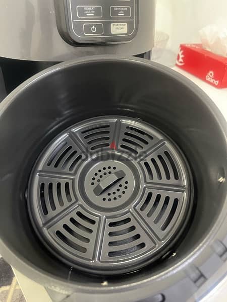 AIR FRYER 3.8L NEW, VERY CLEAN WITH BOX KD20 6