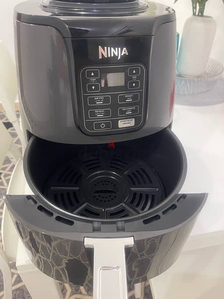 AIR FRYER 3.8L NEW, VERY CLEAN WITH BOX KD20 3