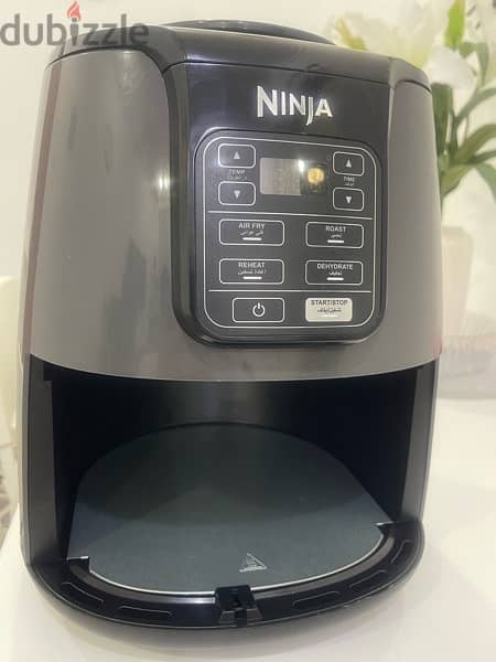 AIR FRYER 3.8L NEW, VERY CLEAN WITH BOX KD20 4