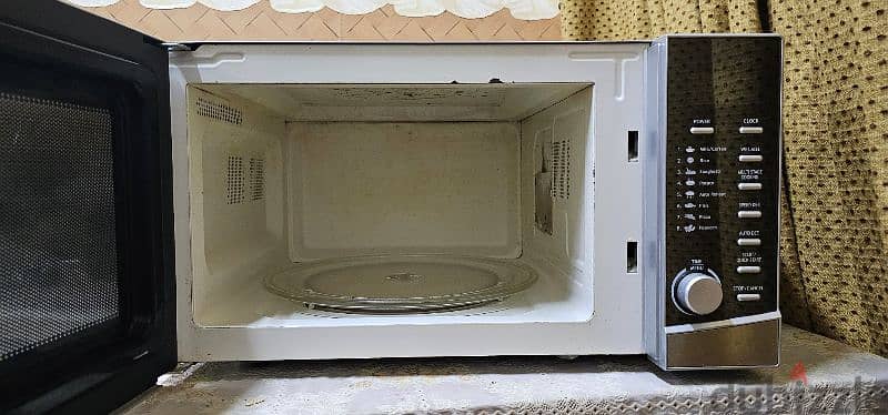 BEC microwave oven 1