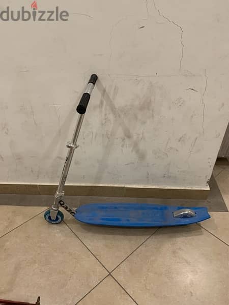 100percent authentic razor scooter brand new used for 2 hours 1