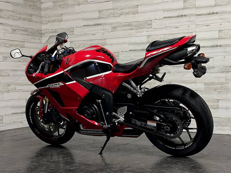 2018 Honda CBR600RR.  +974 6657 4363 1