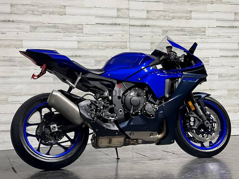 2023 Yamaha R1  +974 6657 4363 0