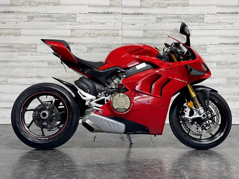 2021 Ducati Panigale V4 S (+971561943867) 2