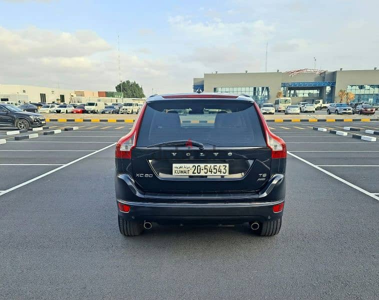 Volvo XC60 - 2012 Black 3