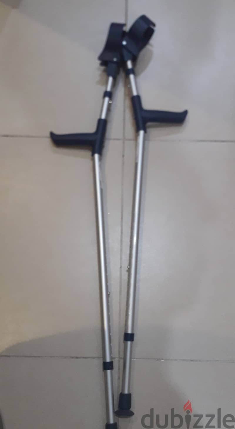 Medical-grade crutches 0