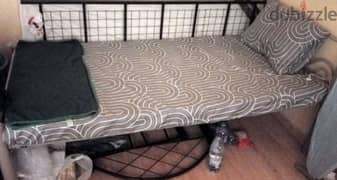 Metal (Iron) Single Bed In Excellent Condition for Sale