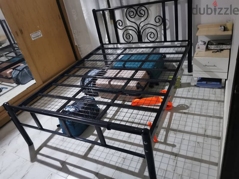 Iron bed 150×195cm. Very good condition & new looking 1