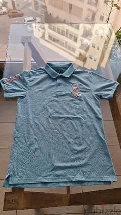 moderately worn gionardo size S t-shirt