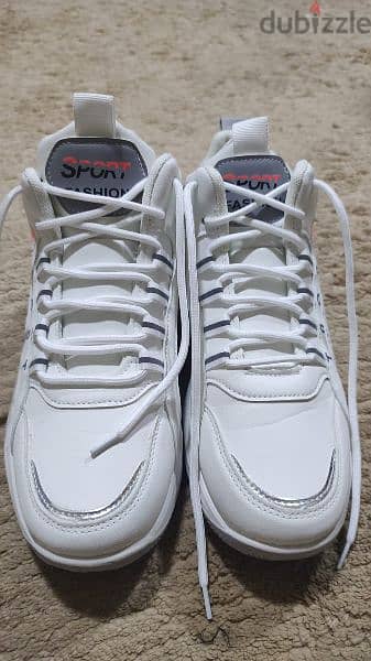 White  sport shoes for men 2