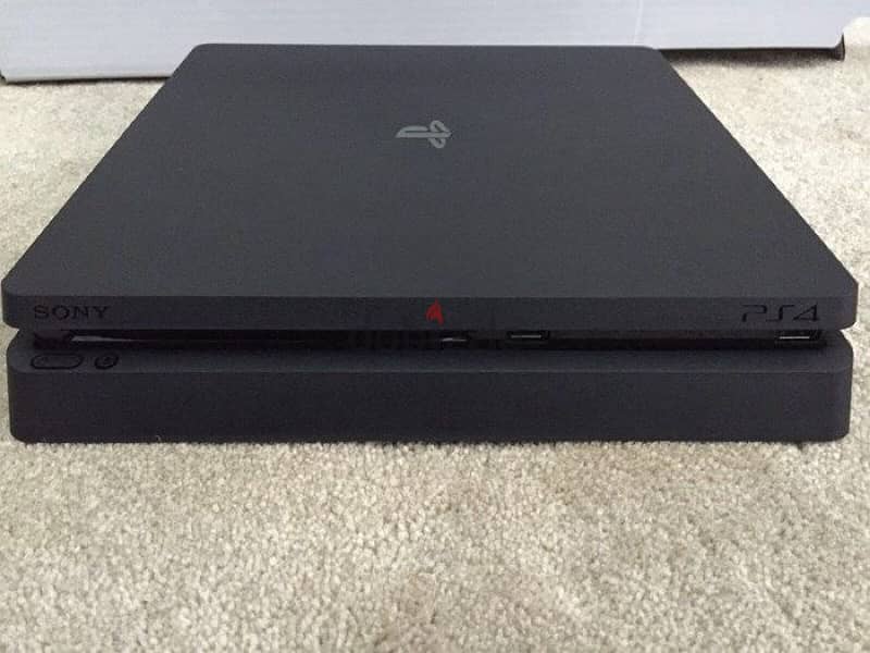 PlayStation 4 slim 2