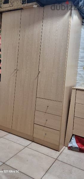 Branded bedroom set for sale mob. 99041105 2